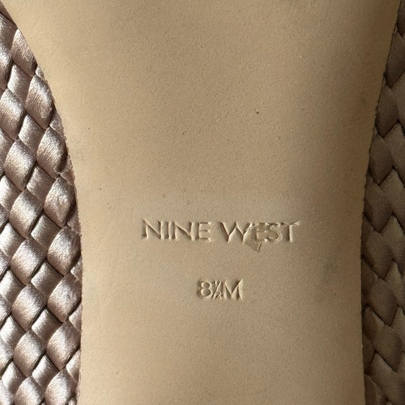 Beautiful Nine West faux leather weaved peep toe heels. - Picture 3 of 3